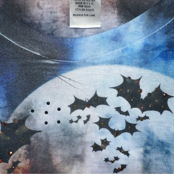 💥SOLD💥EUC SML Sport Halloween Bats & Pumpkins Print 3/4 Slv Tee Shirt Top XL - Picture 2 of 5